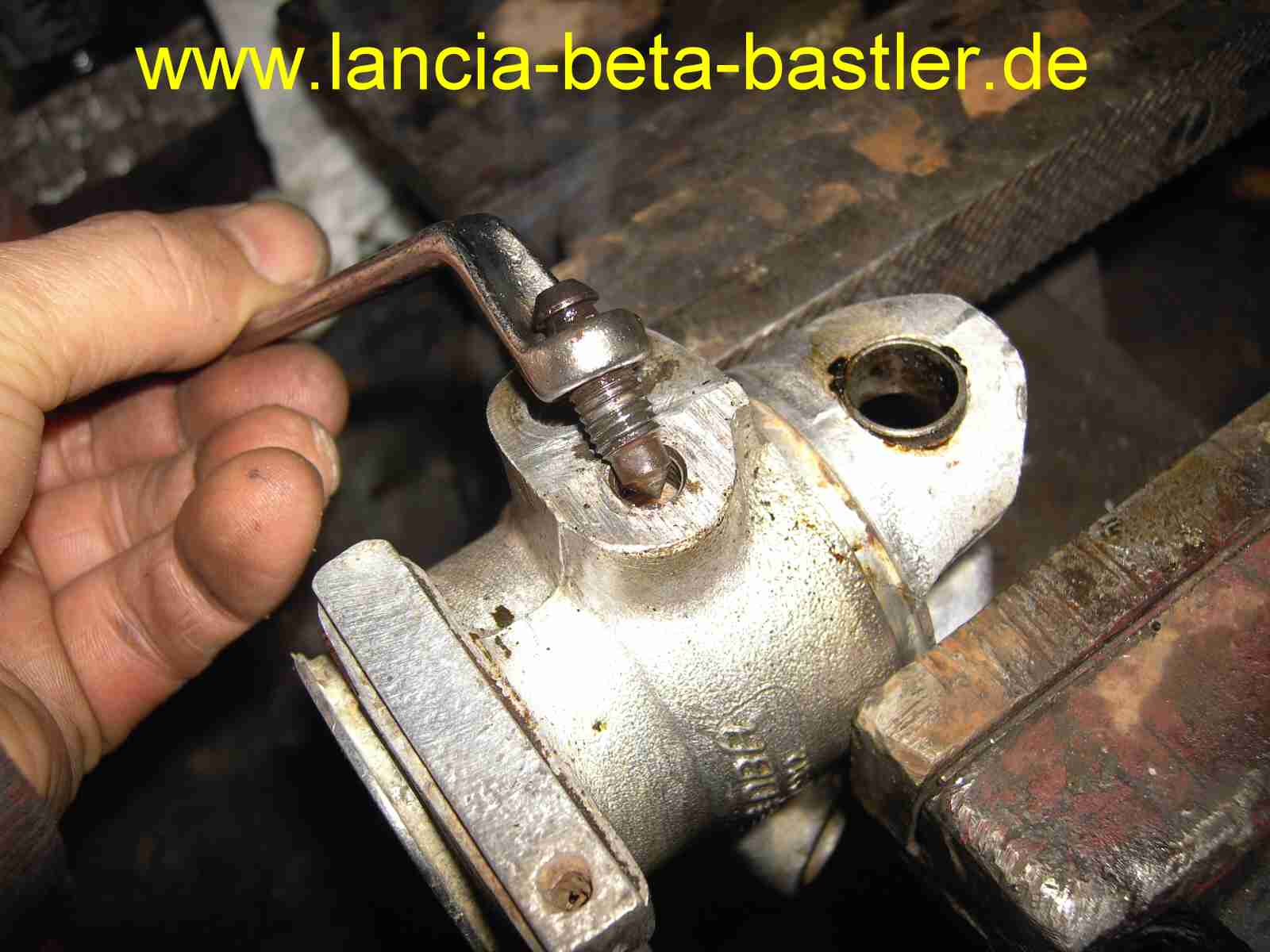 Bremsnippel geöffnet Lancia Beta Bremsnippel geöffnet Lancia Beta