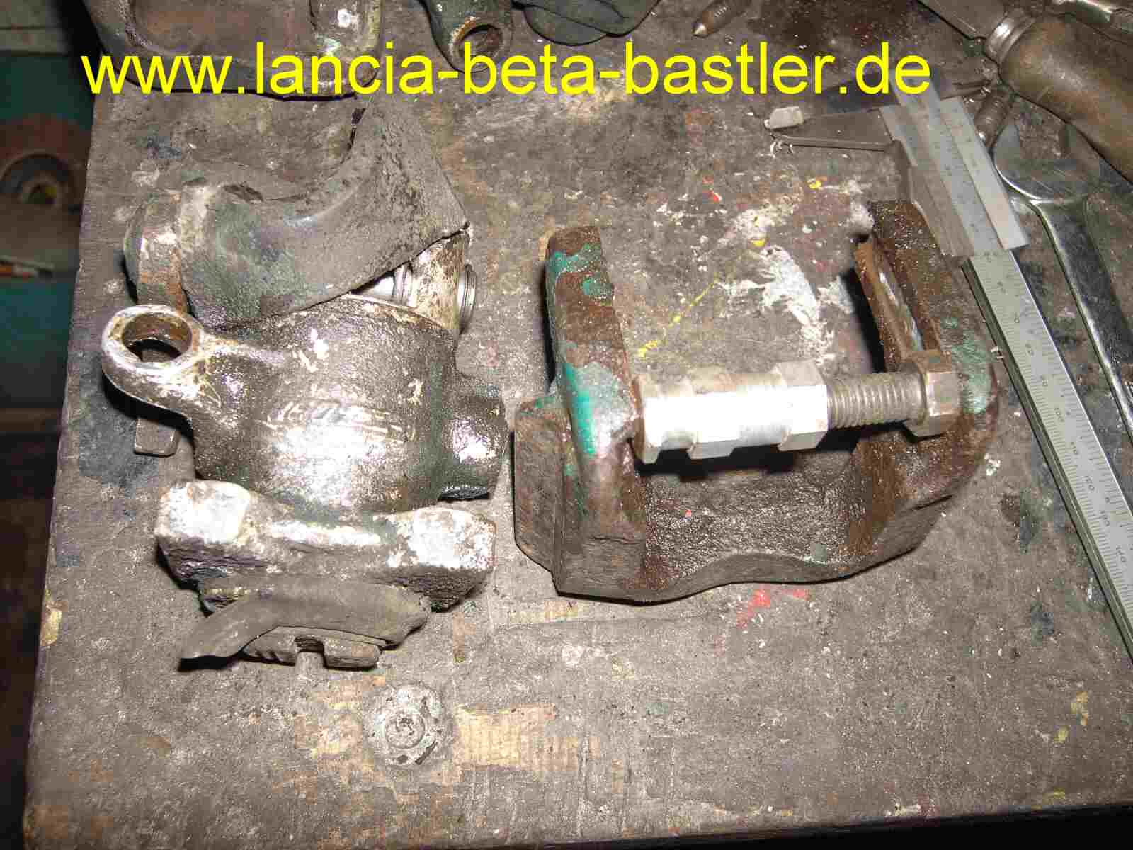 Bremszange hinten zerlegt Lancia Beta Bremszange hinten zerlegt Lancia Beta