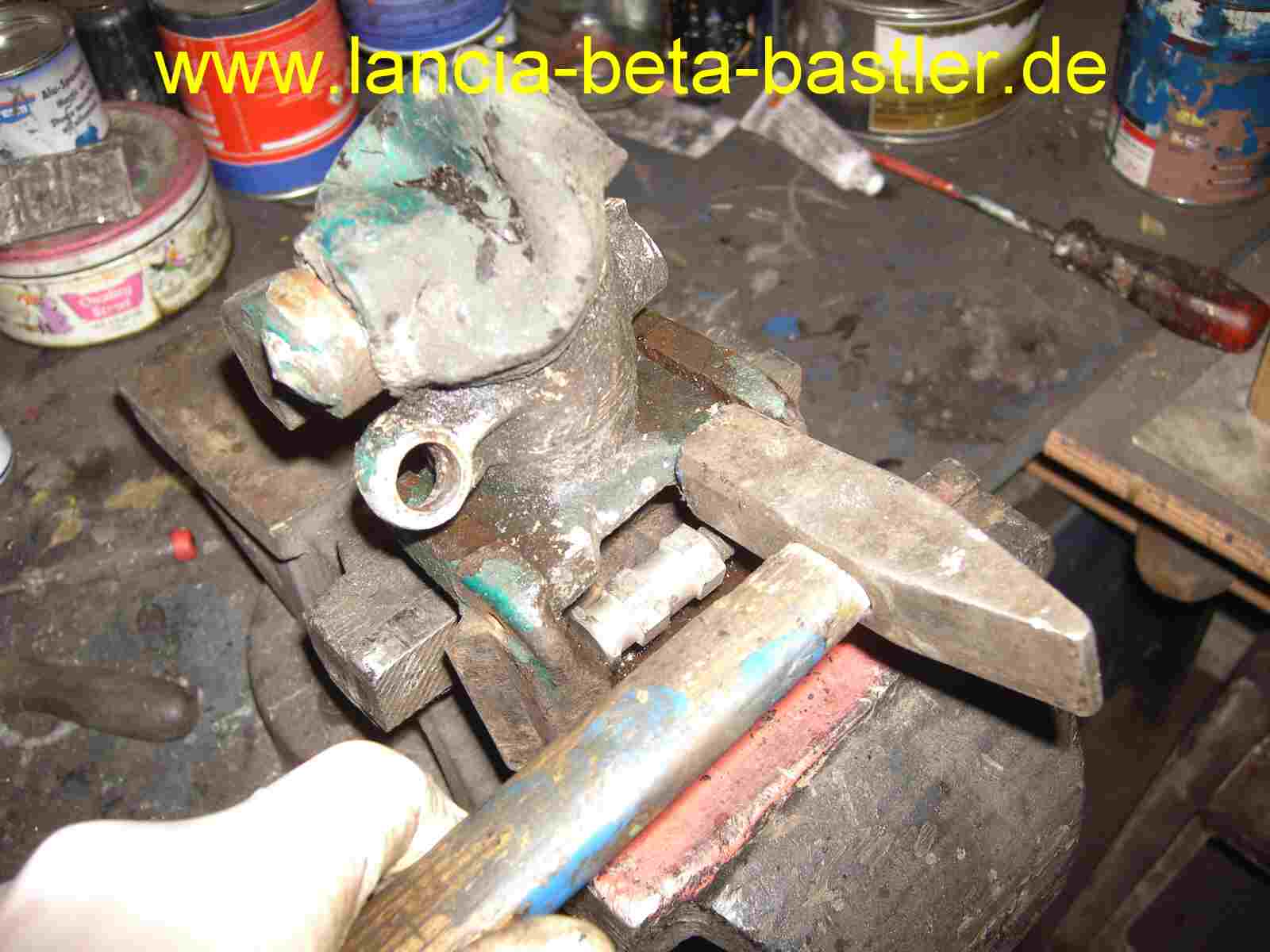 Brmeszange heraus klopfen Lancia Beta Brmeszange heraus klopfen Lancia Beta