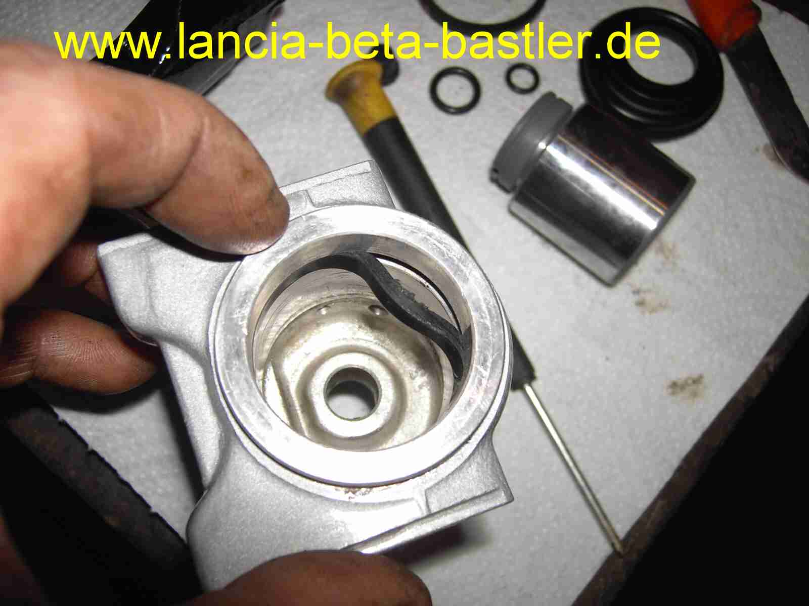 Dichtung Bremszange wechseln Lancia Beta Dichtung Bremszange wechseln Lancia Beta