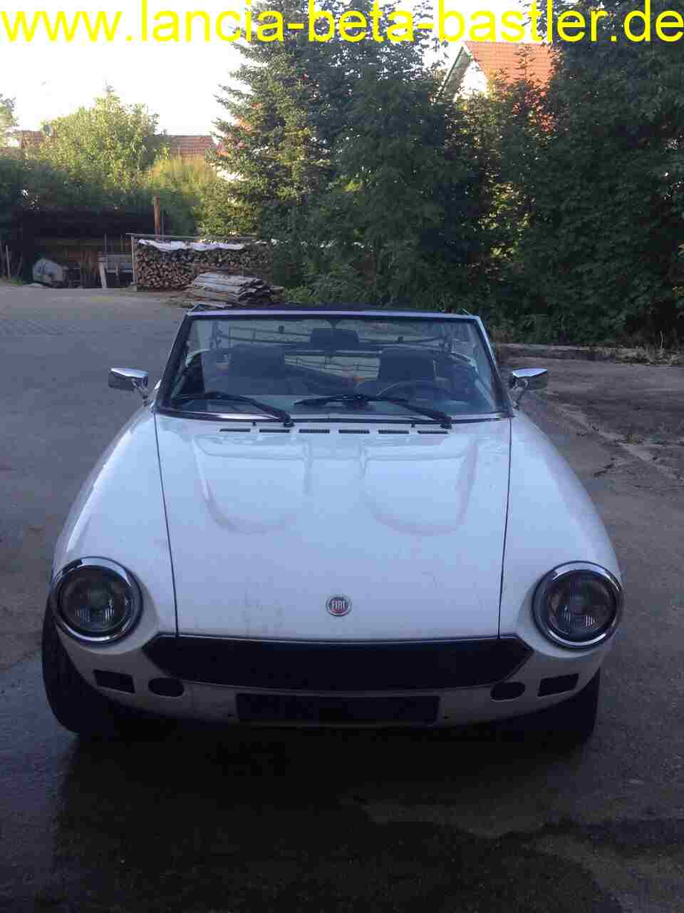 Fiat 124 Spider Frontansicht3