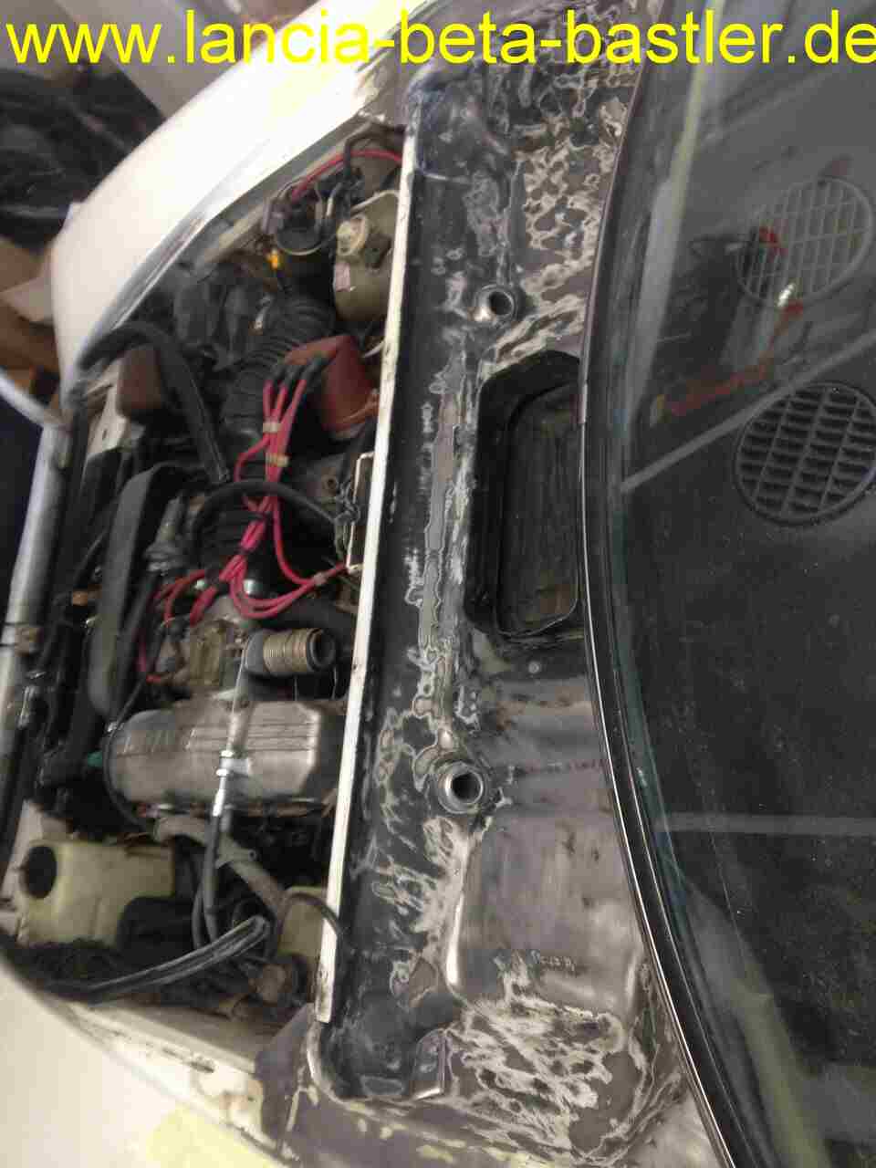Fiat 124 Spider Motorraum3 Fiat 124 Spider Motorraum3