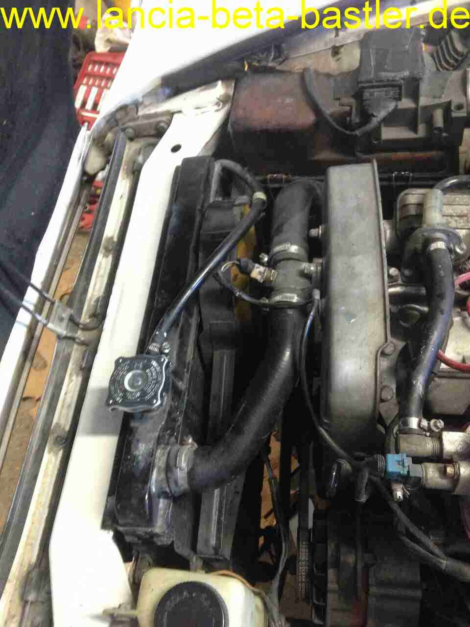 Fiat 124 Spider Motorraum4 Fiat 124 Spider Motorraum4