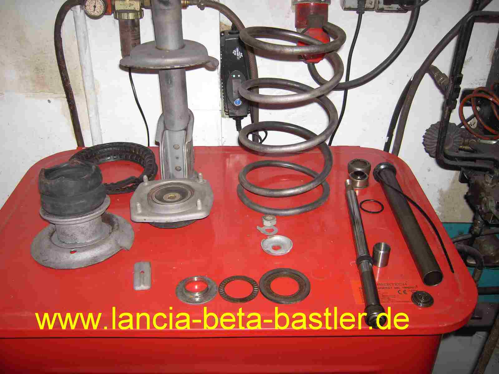 Lancia Beta Federbein zerlegt Lancia Beta Federbein zerlegt
