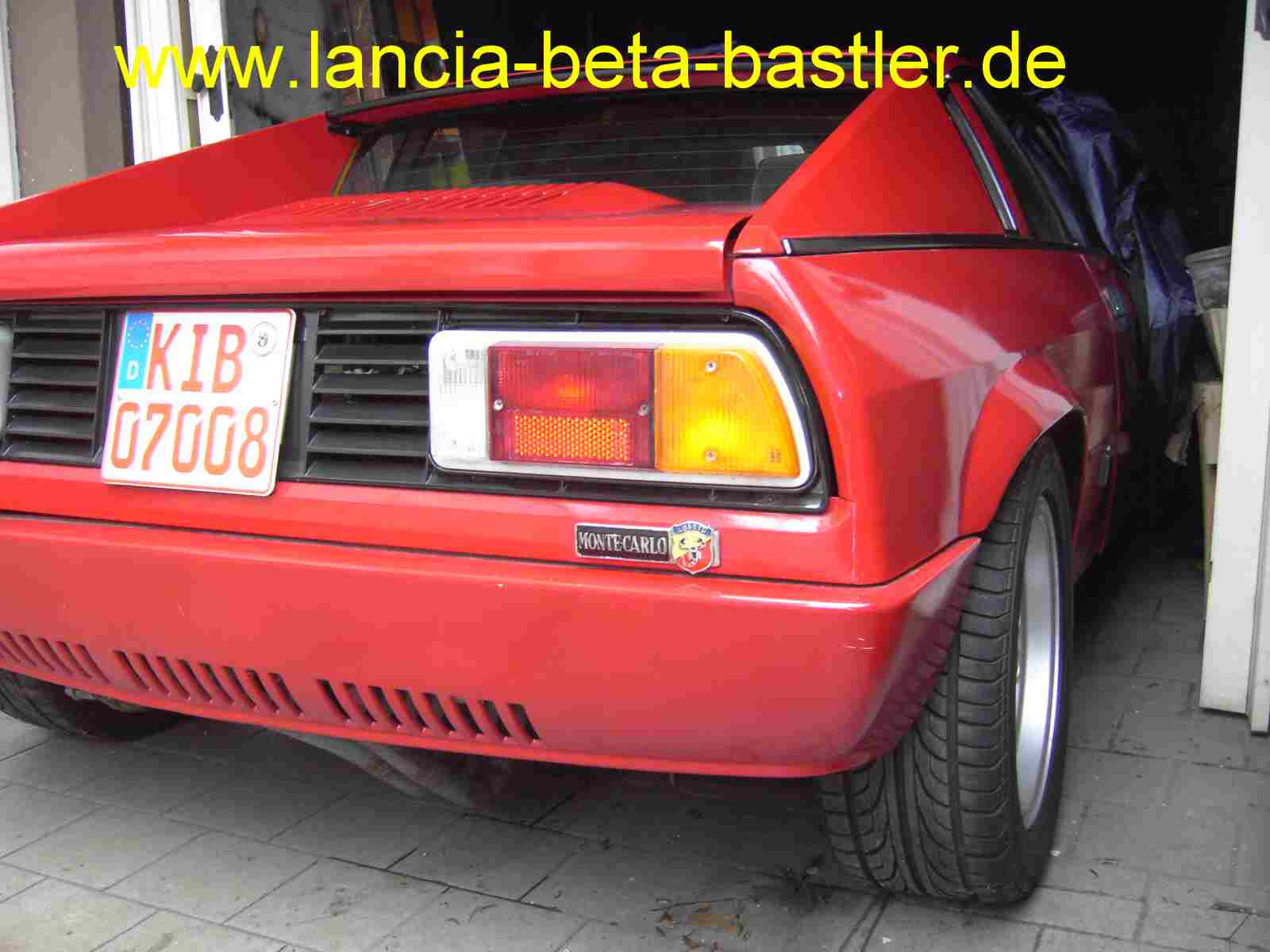 Lancia Montecarlo mit Abarth Schild2 Lancia Montecarlo mit Abarth Schild2