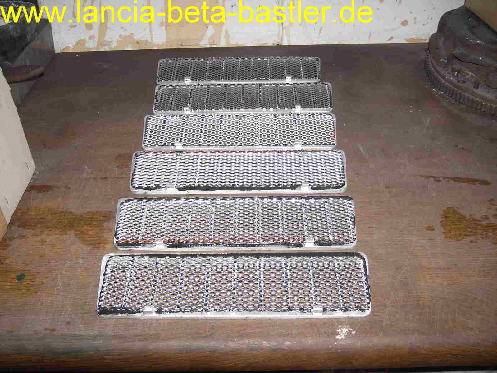 Lüftungsgitter Unterseite verklebt Lüftungsgitter Unterseite verklebt