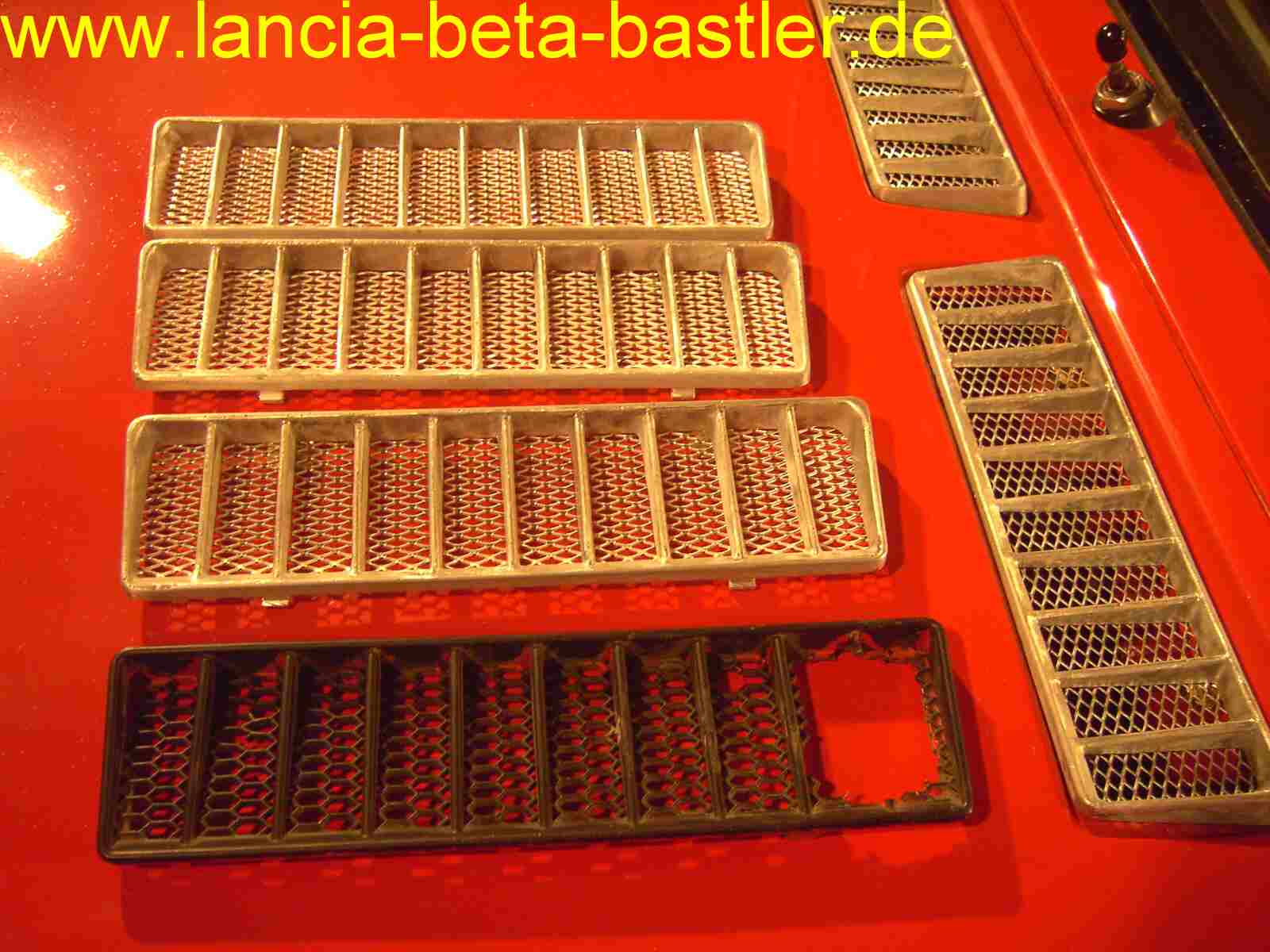 Lüftungsgitter silber Draufsicht Lüftungsgitter silber Draufsicht