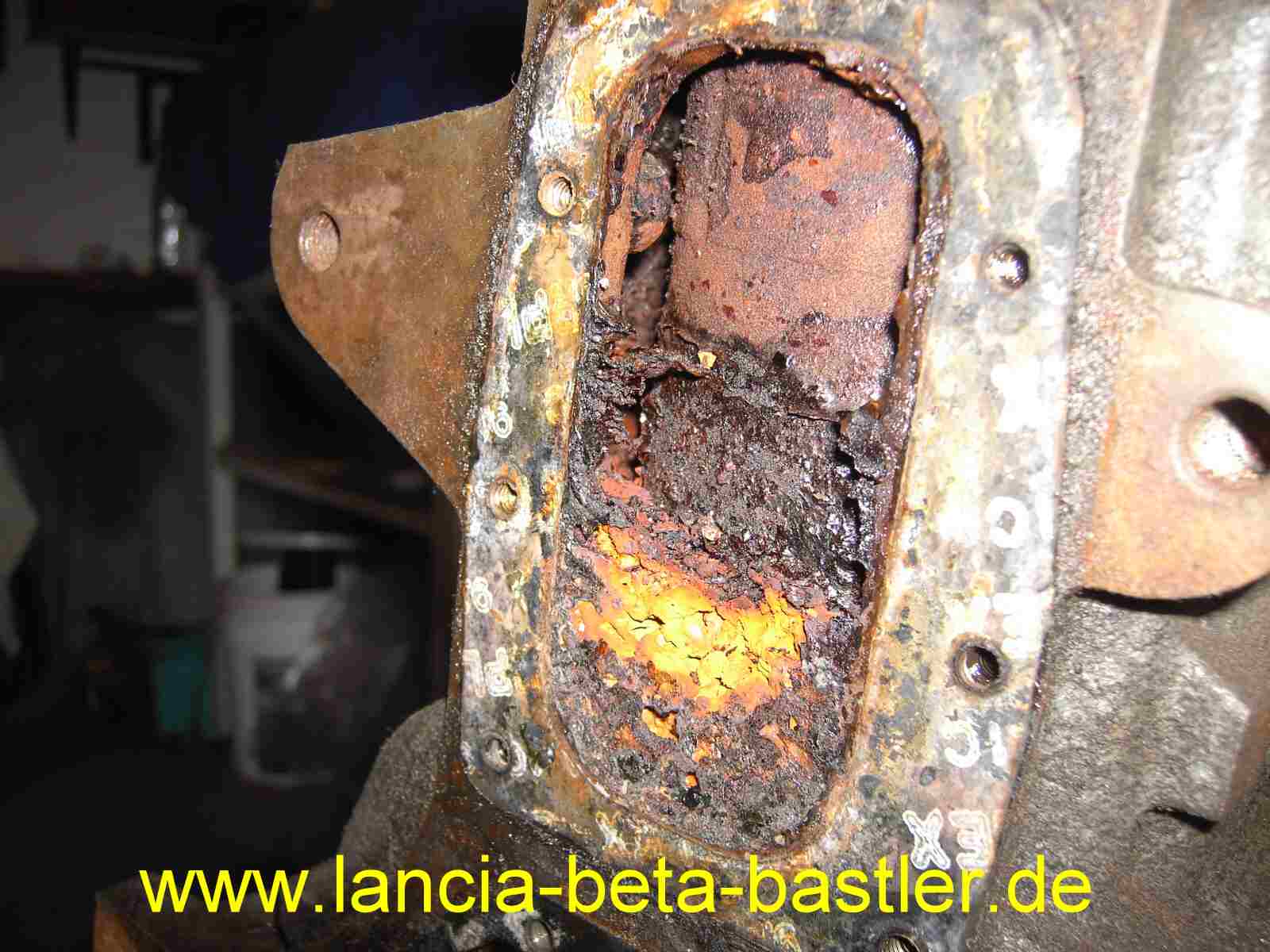 Motorblock Kühlwasserkanal verrostet Fiat 124 Motorblock Kühlwasserkanal verrostet Fiat 124
