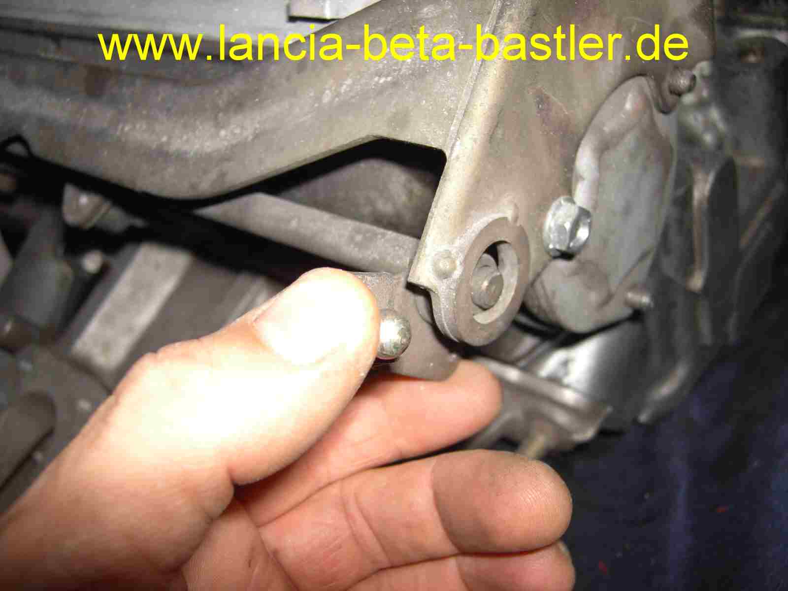 Vergasergestnge Lancia Beta defekt