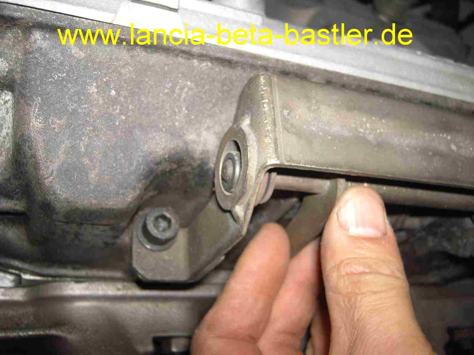 Vergasergestnge Lancia Beta defekt2