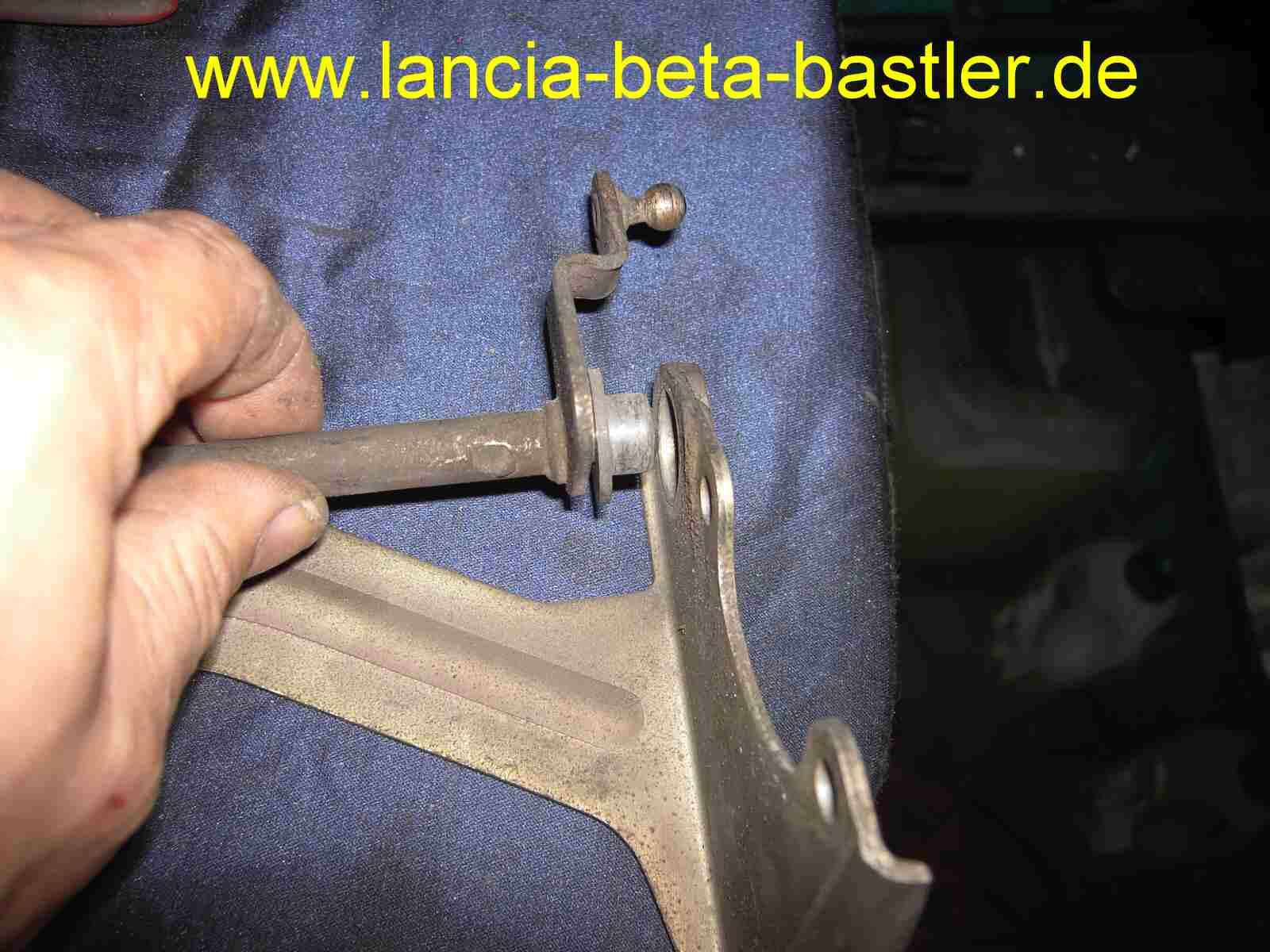 Vergasergestnge Lancia Beta defekt3