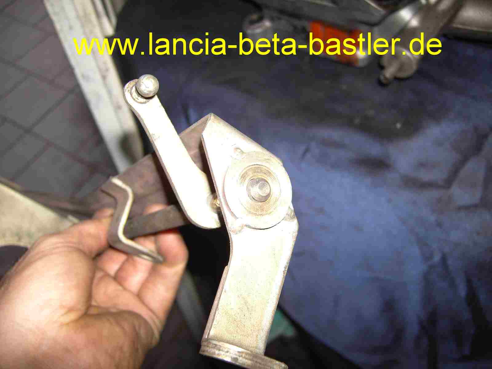 Vergasergestnge Lancia Beta defekt9