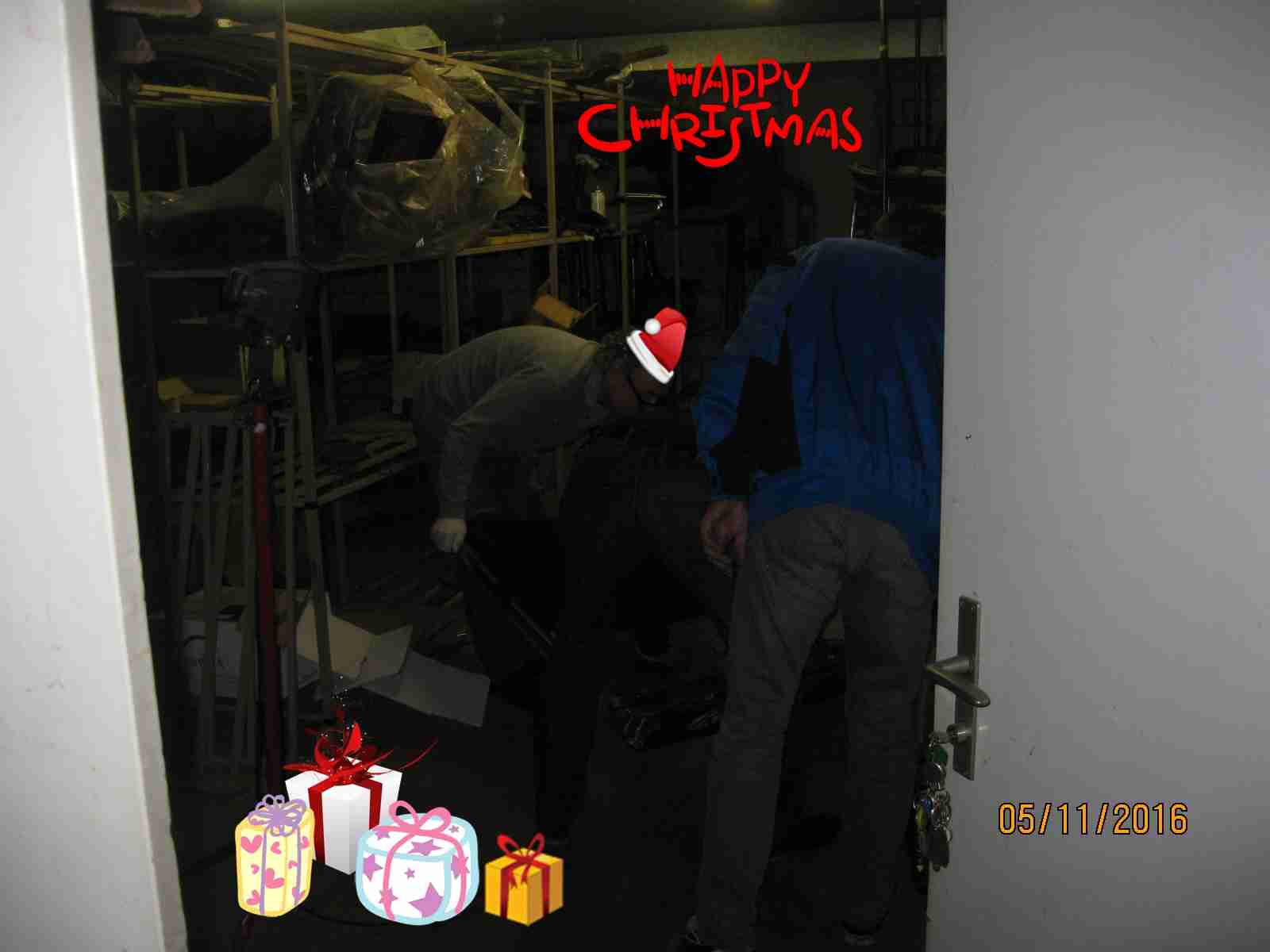 Weihnachtsmann und JJ in Werkstatt Weihnachtsmann und JJ in Werkstatt