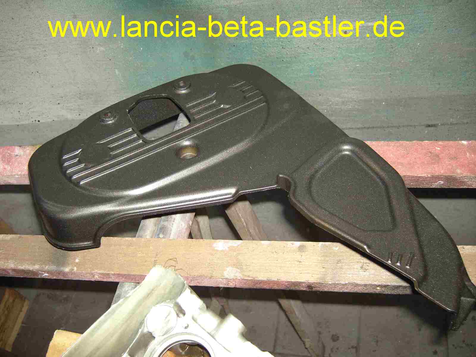Zahnriemenabdeckung Fiat 124 repariert lackiert Zahnriemenabdeckung Fiat 124 repariert lackiert