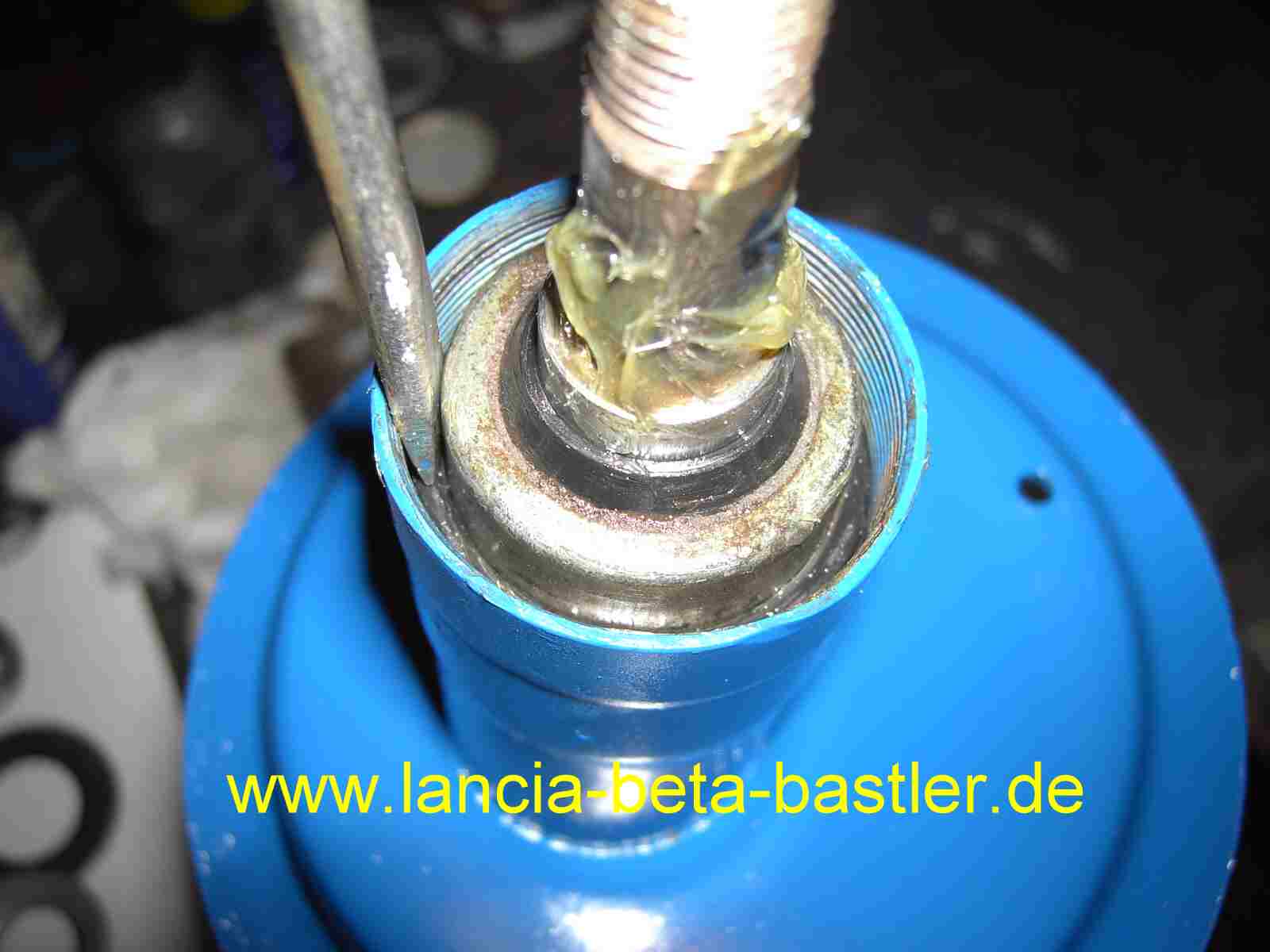 Zusammenbau Federbeine vorne Lancia Beta4 Zusammenbau Federbeine vorne Lancia Beta4