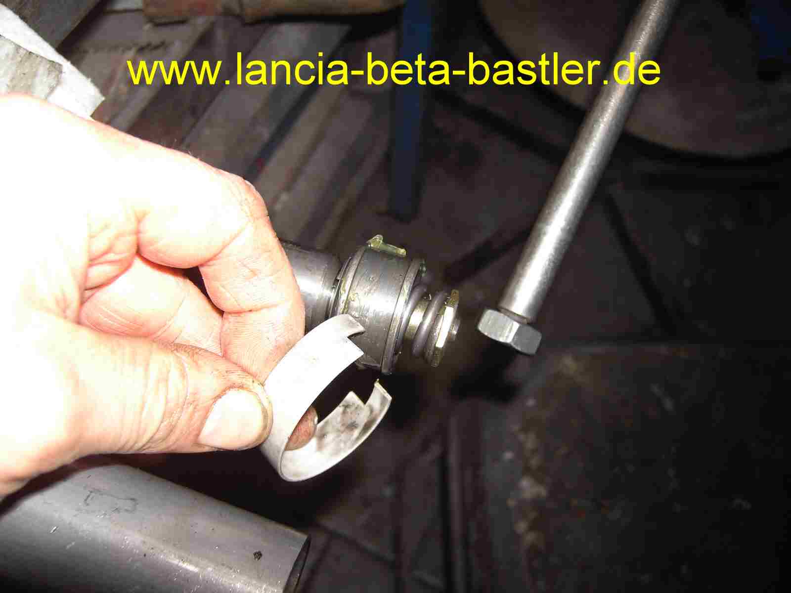 Zusammenbau hintere Federbeine Lancia Beta Spider2 Zusammenbau hintere Federbeine Lancia Beta Spider2