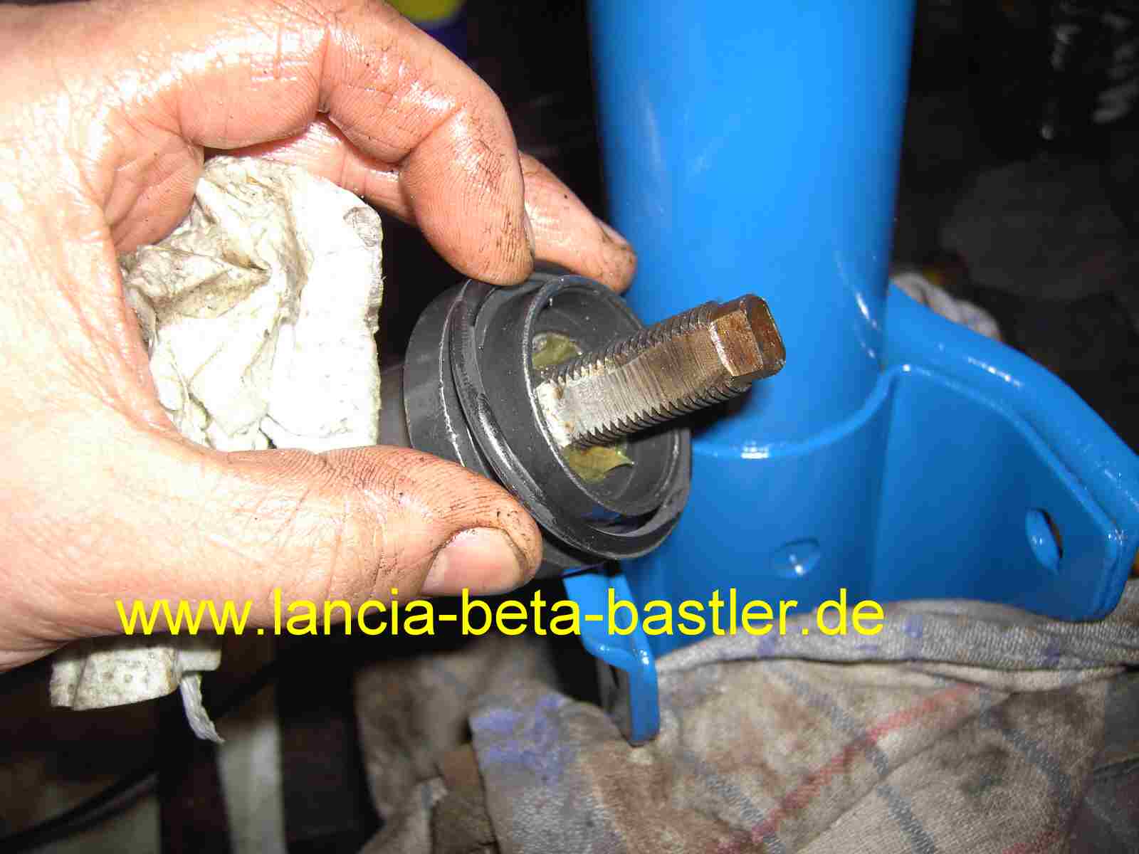 Zusammenbau hintere Federbeine Lancia Beta Spider4 Zusammenbau hintere Federbeine Lancia Beta Spider4